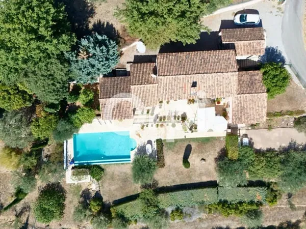Maison 5 pièces 200 m²