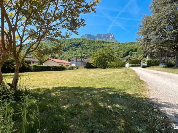 Terrain 730 m² CHAPAREILLAN