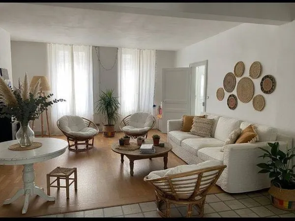 Maison 8 pièces 242 m²
