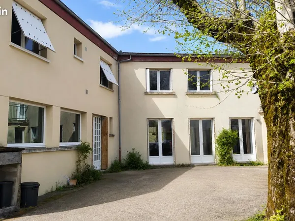 Ancien hôtel 360 m² - immeuble de rapport - Meymac (19)