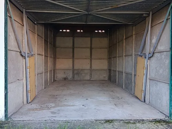 Box garage 12,5m² stockage sécurisé béton Le Mans 72100