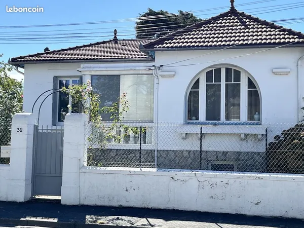 Maison de ville années 30 avec jardin et garage