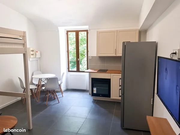 Studio meublé et rénové de 27 m² - Calme, verdure et parking sécurisé