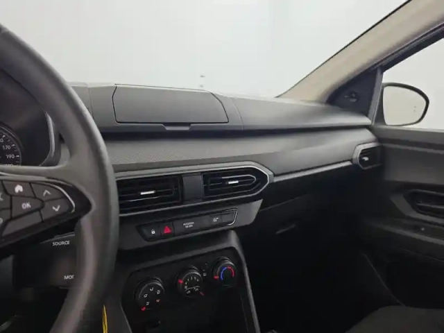 Dacia Sandero sce 65 — photo 8