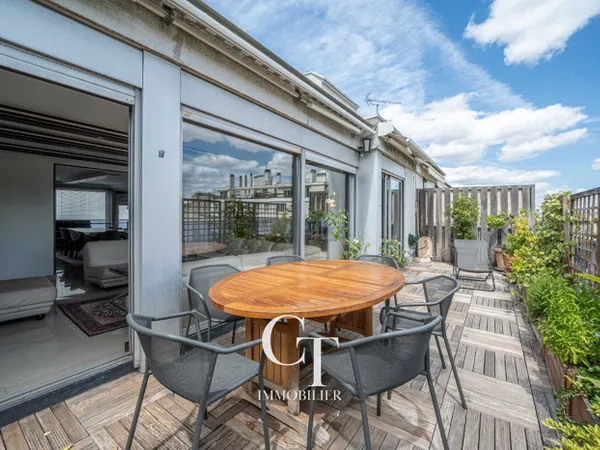 Appartement d'exception en dernier étage avec terrasses, quarti