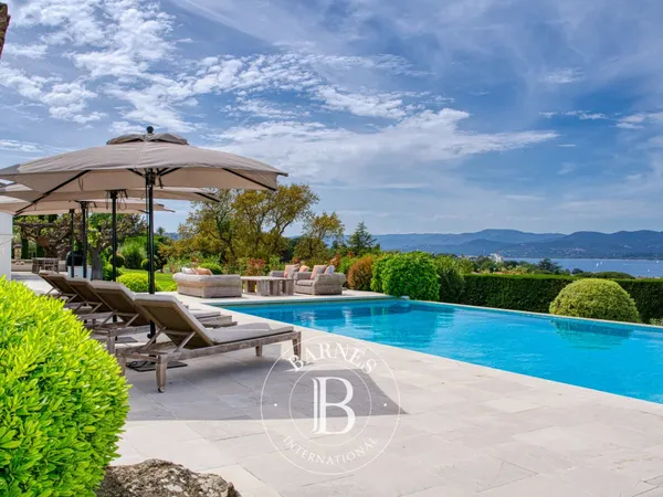 SAINT-TROPEZ - BELLE ISNARDE - 7 CHAMBRES + 1 STAFF - VUE MER