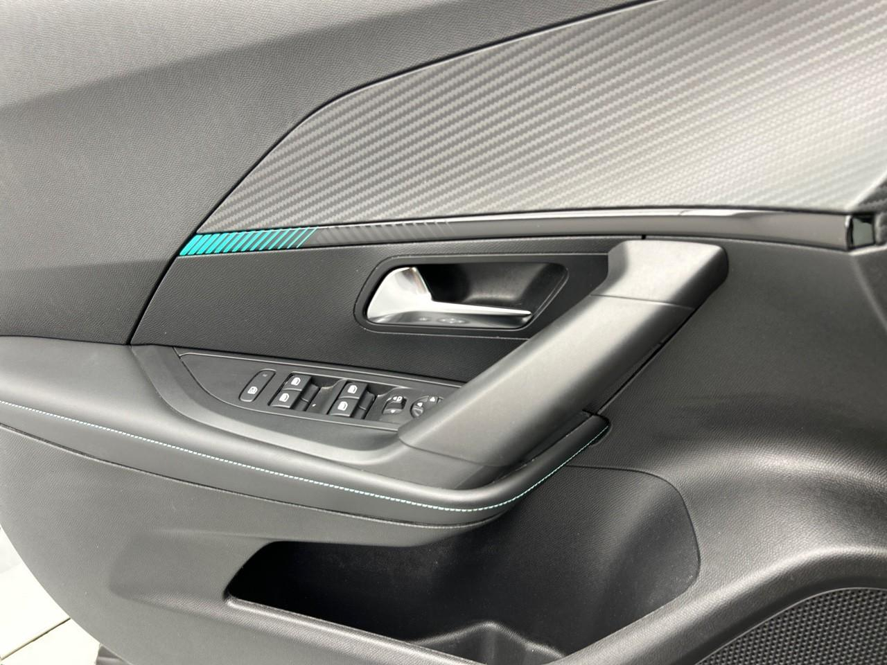 Peugeot 2008 puretech 130 s&s eat8 allure pack — photo 31