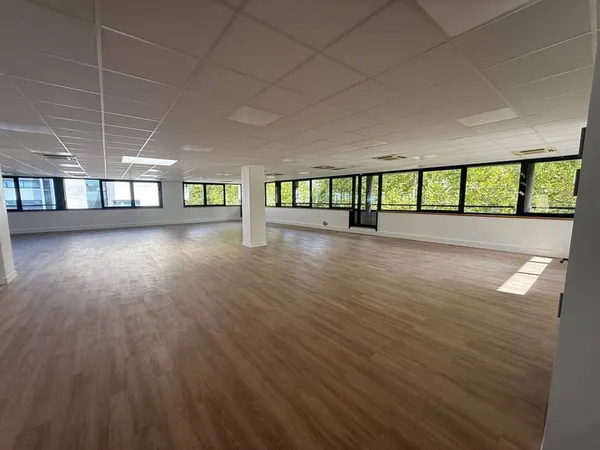 Bureaux 2 pièces 156 m²