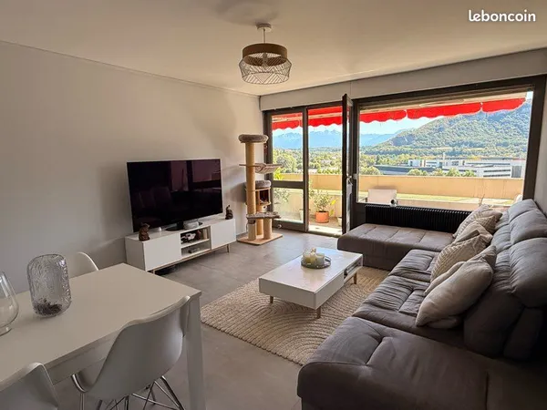 T2 TRAVERSANT 58 m2 - 8e ÉTAGE - VUE MONT-BLANC, SALÈVE ET JURA - BALCON - PARKING
