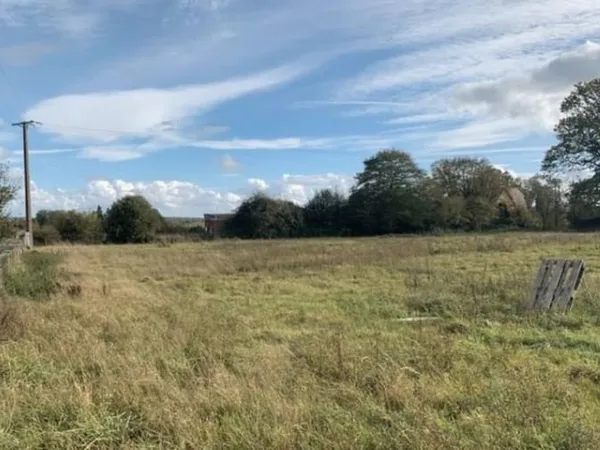 Terrain 700 m²