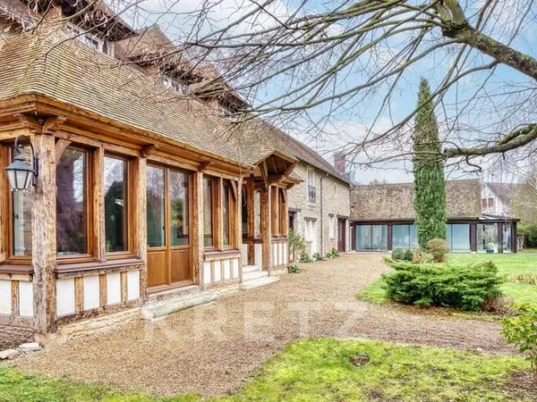 Maison 8 pièces 374 m²