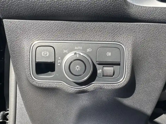 Mercedes Glb 200 d amg line — photo 14