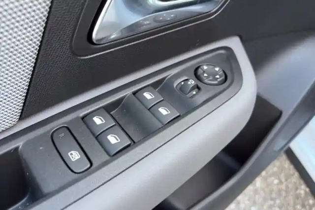 Citroën C4 hybride 145 e-dcs6 — photo 12