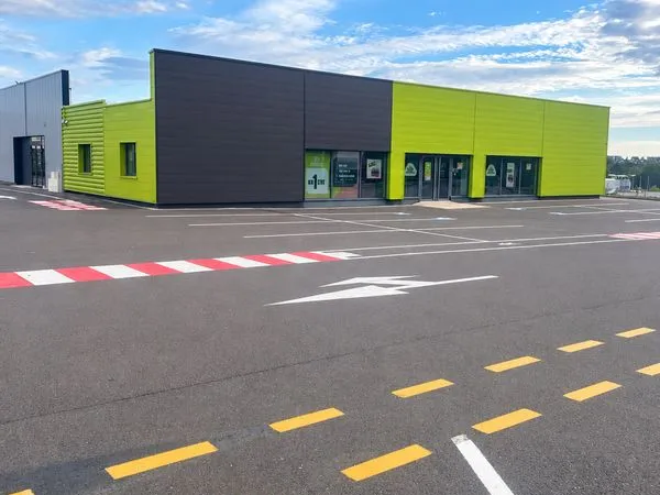Commerce Location Saint-Vallier 252m² 2772€