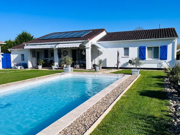 A ALLEMANS DU DROPT belle maison de plain-pied d'environ 118m2 avec piscine récente, cuisine d'été, 