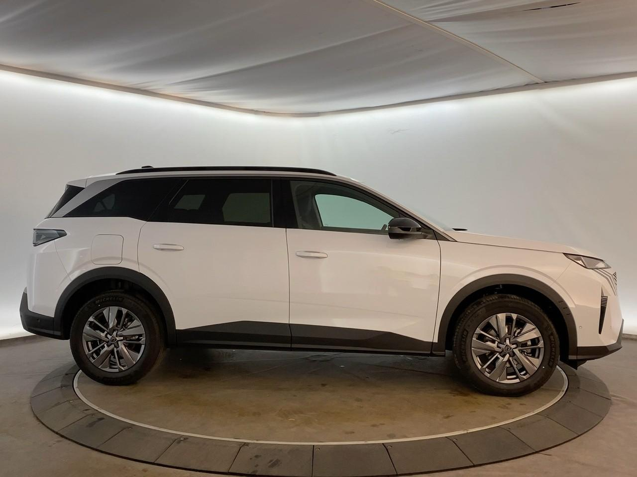 Peugeot 5008 hybrid 145 ch e-dcs6 allure — photo 4