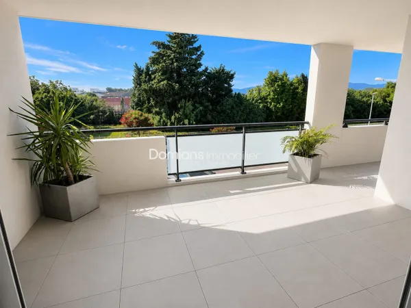 A VENDRE - SAINT CYPRIEN - Appartement T4 Garage et Parking priv