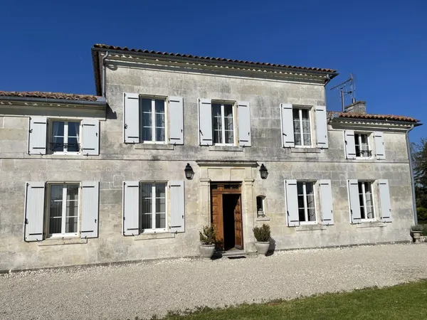 SEGONZAC EXCLUSIVITE PROPRIETE DE 205 M2 SUR 2300 M2 DE TERR