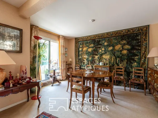 Un appartement suspendu dans la verdure