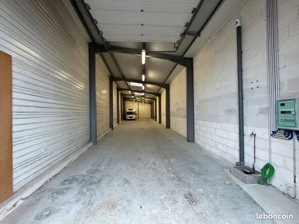 Batiment - Garage 230m2