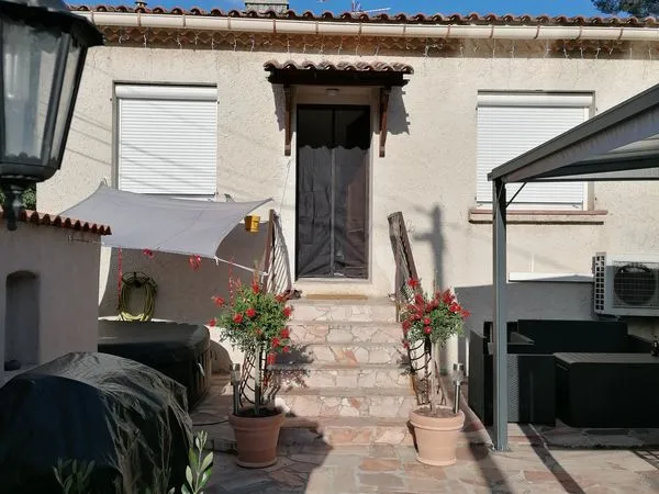 Haut de villa 3 pièces en duplex avec terrasse, jardin et garage