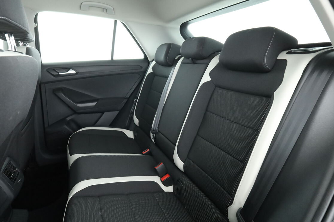 Volkswagen T-Roc 1.5 TSI EVO Carat DSG7 — photo 13