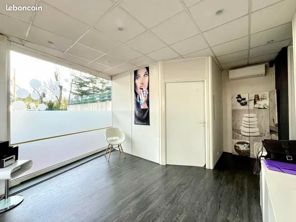 LOCAL COMMERCIAL 65 m² FREJUS