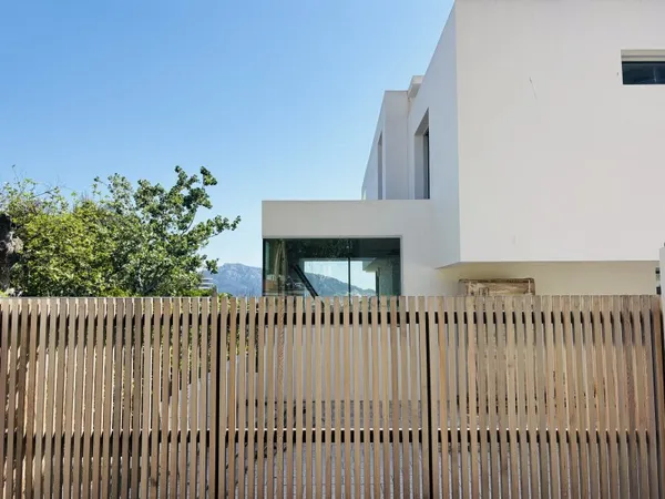 Vends maison avec jardin et piscine