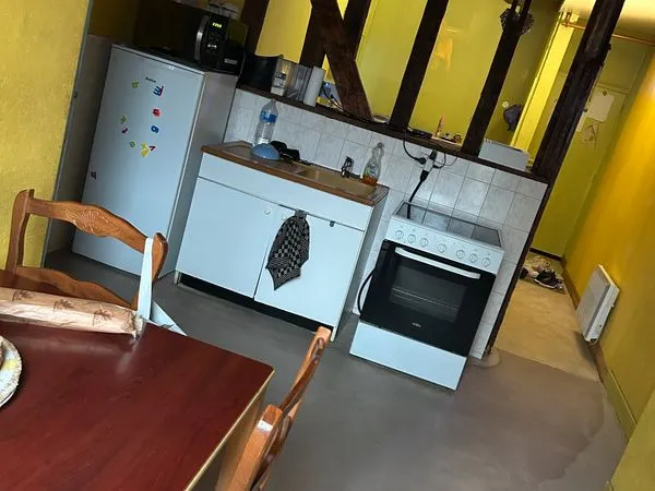 A louer appartement F2 2éme étage 3 pièces 45 m2 360 euros