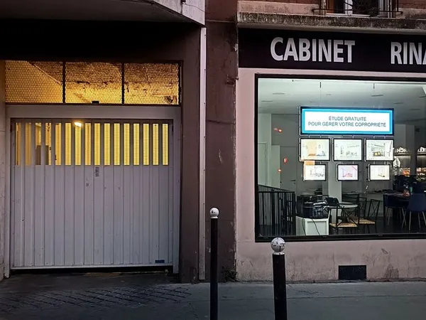 Parking 294 rue de Belleville 75020 PARIS