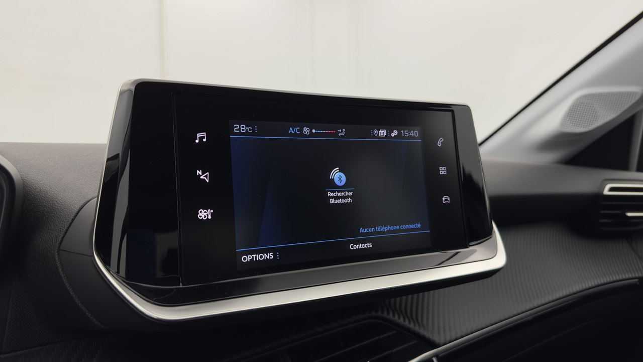 Peugeot 208 PureTech 100 S&amp;S EAT8 — photo 23