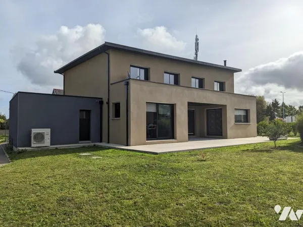 Maison 9 pièces 238 m²