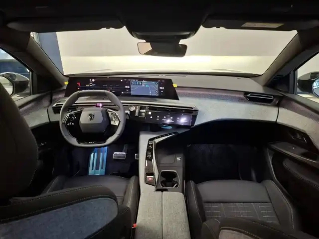 Peugeot 5008 electrique 210 ch 73 kwh — photo 24