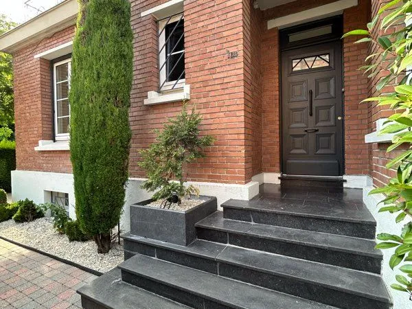 Très belle maison de caractère semi-individuelle, quartier prisé du musée de Valenciennes
