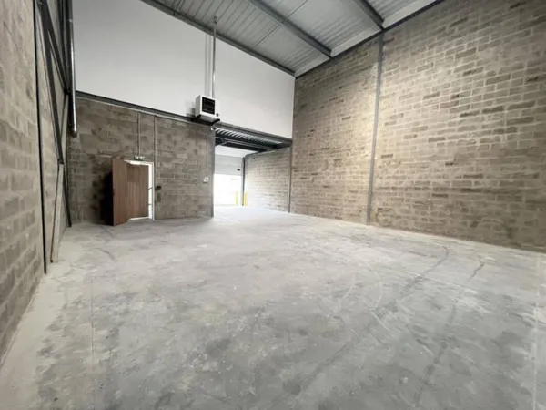 Local d'activité 177 m²