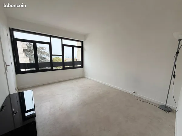 Studio 25m² avec parking et cave