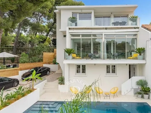 VENTE - CASSIS - VILLA CONTEMPORAINE - PISCINE - VUE SUR LA MER