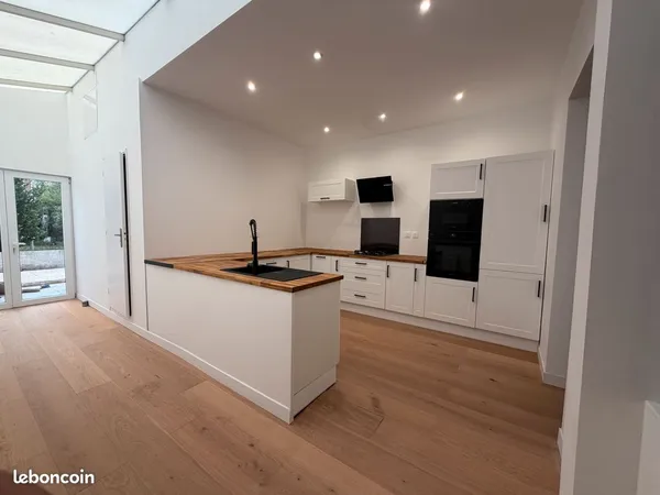 Maison - 127,21 m² - 8 pièces