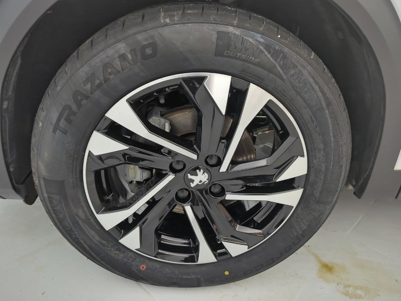 Peugeot 2008 puretech 130 s&s eat8 allure pack — photo 11