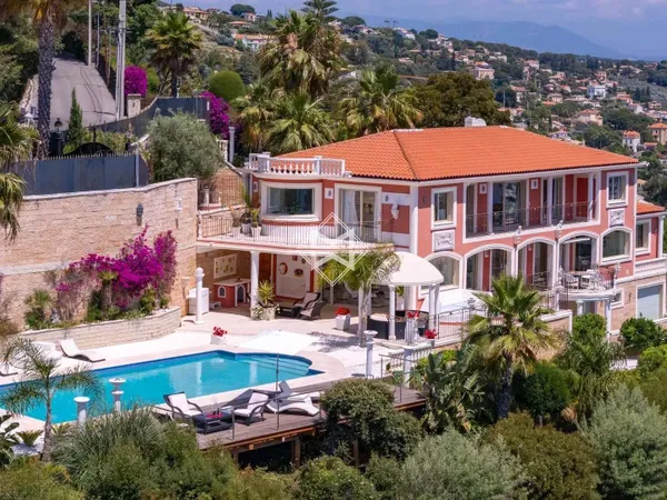 Maison 9 pièces 480 m²