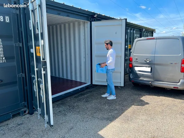 Location box de stockage 100% plain-pied à FOUGERES - garde-meubles sécurisé, accès 24/7, prix disco