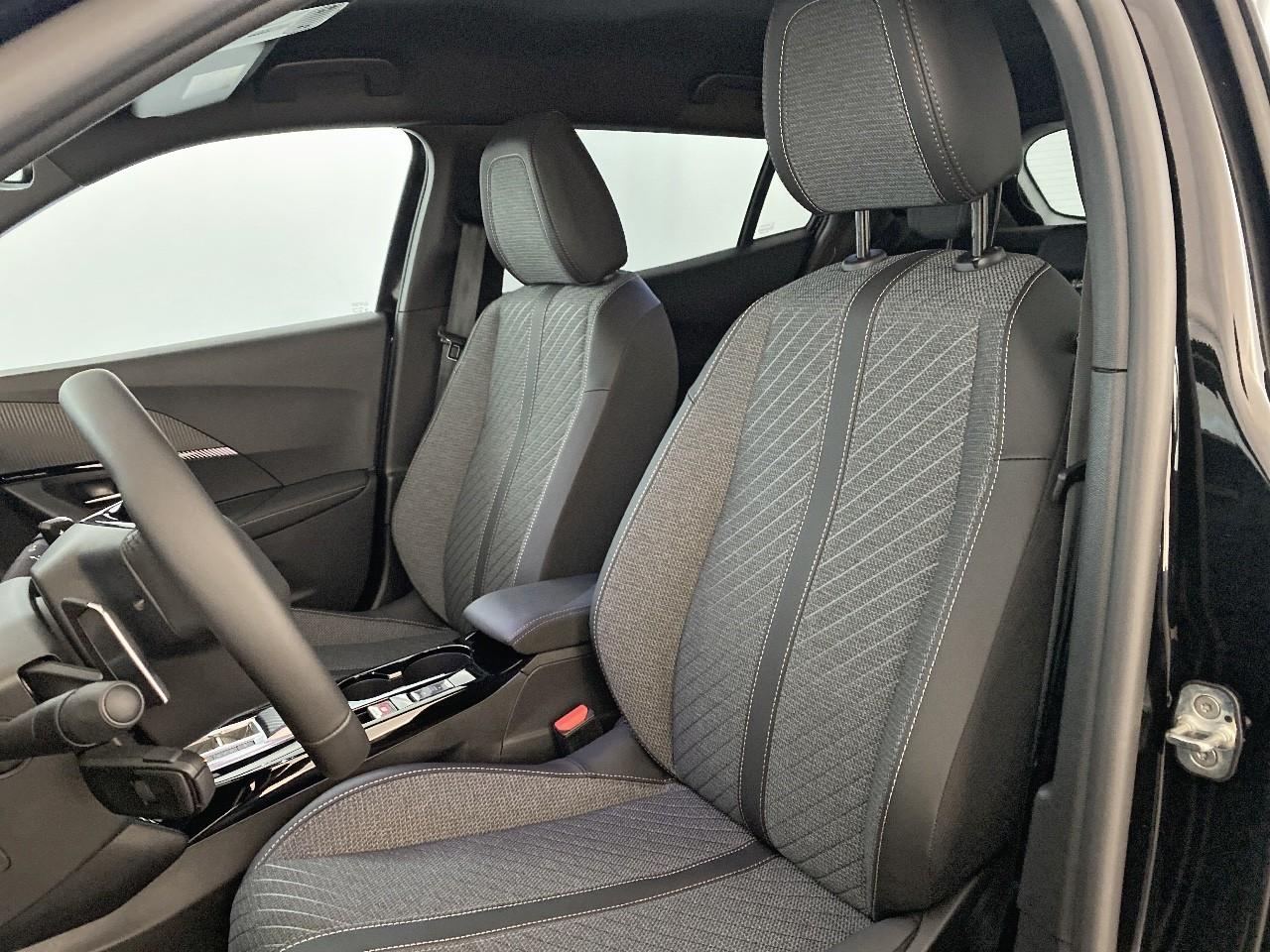 Peugeot 2008 hybrid 145 ch e-dcs6 allure — photo 9