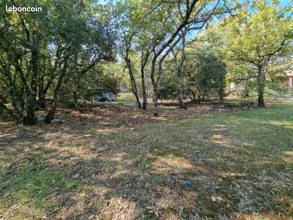 Terrain 1 500 m² Regusse