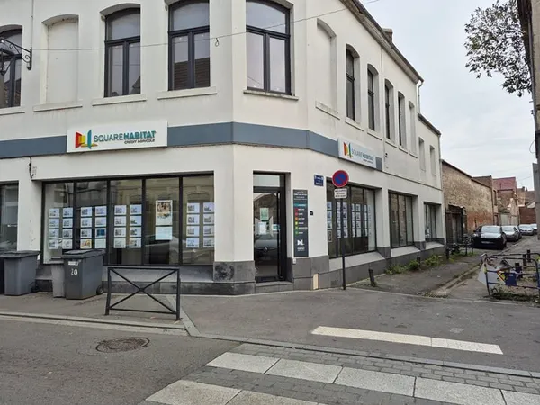 Condé-sur-l'Escaut : Immeuble mixte avec fort potentiel locatif et parking privé
