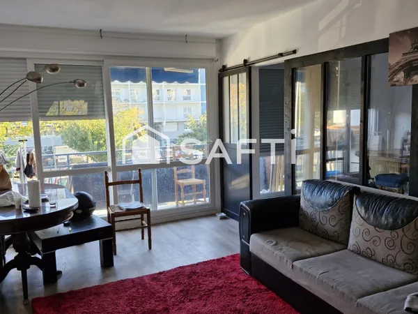 appartement avec belle surface , 3 CHAMBRES , clair et au calme .