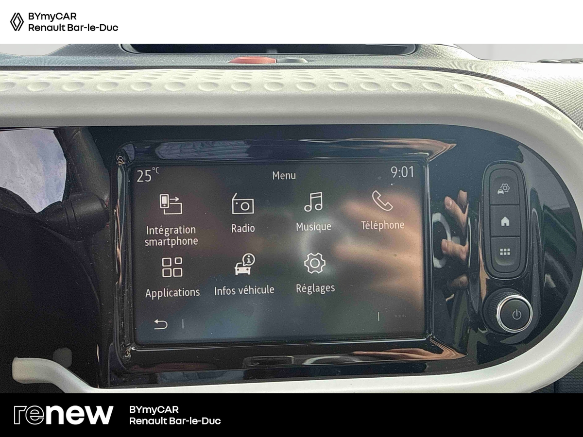 Renault Twingo III E-Tech — photo 21