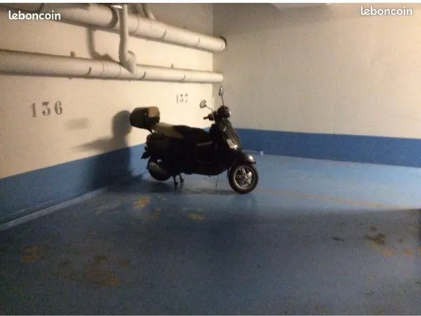 Emplacement de parking pour moto ou scooter