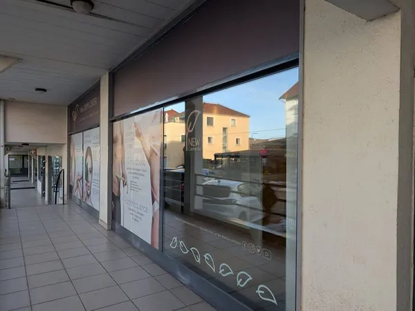 Local commercial 2 pièces 48 m²