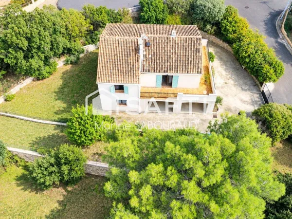 Maison au calme avec grand garage