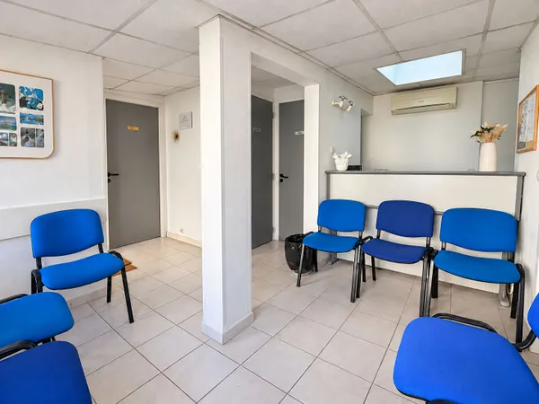 GARDANNE CENTRE ? LOCAL PROFESSIONNEL 90 M² ? LIBRE